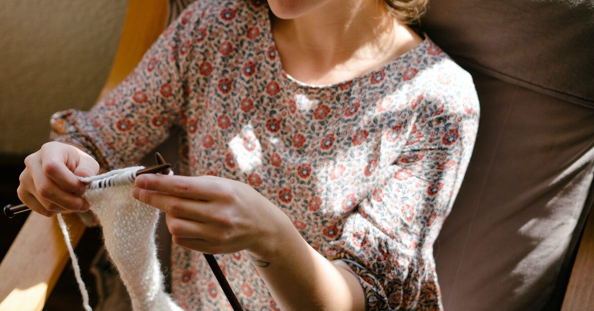 woman learning to knit during social distancing